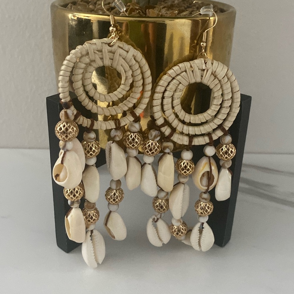 She’ll and conch dangle earrings for women summer travel fashion jewel ties.